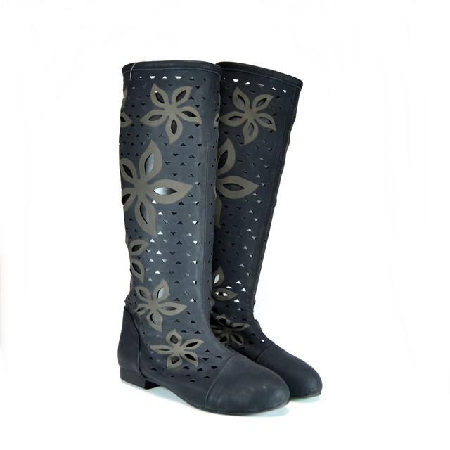 Cizme de vara perforate Luna negre